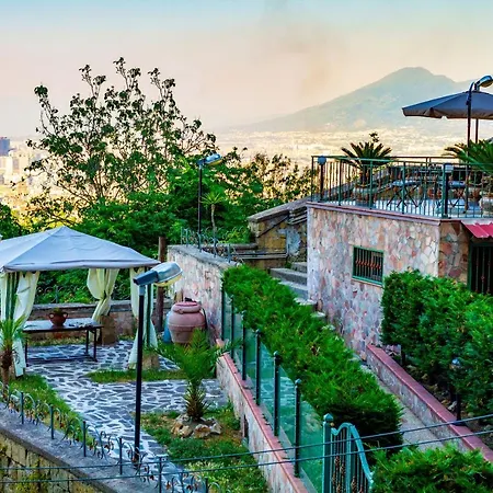 Vesuvio Rooftop, Host * Napels