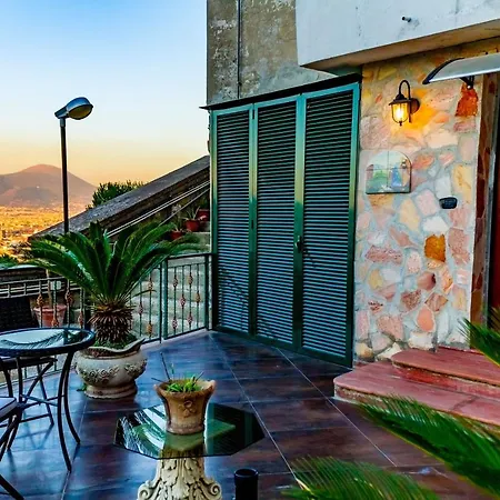 Vesuvio Rooftop, Host *
